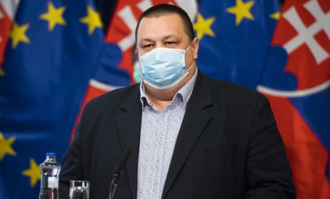 Mikas povedal kedy sa zrušia rúška: Čítal najnovšie výskumy, ktoré dávajú za pravdu "hoaxerom"?