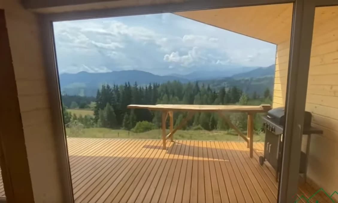 Vojnové paradoxy. Nehnuteľnosti v ukrajinských Karpatoch idú na dračku (VIDEO)
