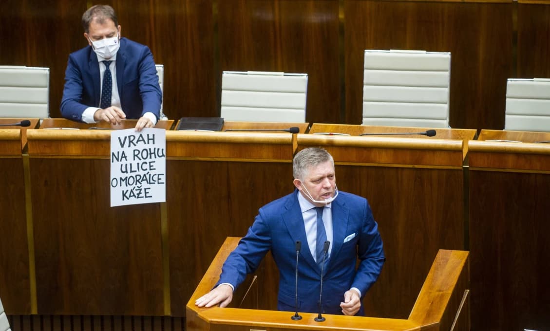 Hlas ľudu: Fico do basy, Matovič do kazajky