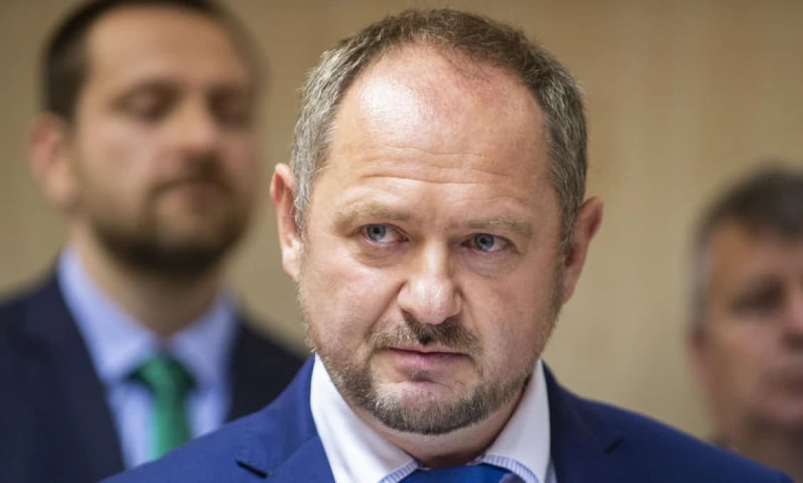 Zsolt Simon: Heger priznal, že nevie vládnuť, treba menovať úradnícku vládu