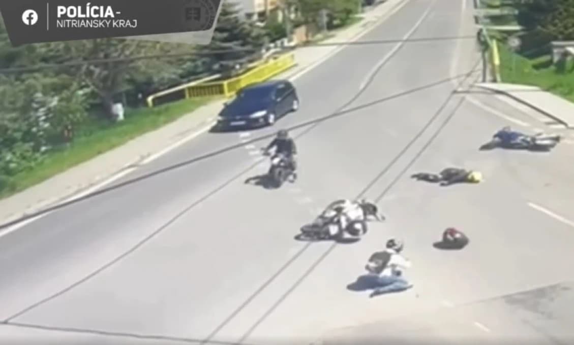 VIDEO BRUTÁLNEJ zrážky dvoch MOTORKÁROV: Jeden z nich ZOMREL!