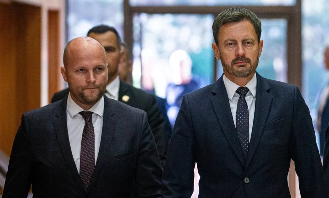 Princ Harry sa s bratom Williamom moc v láske nemajú. Môže za to vzájomný spor oboch manželiek?