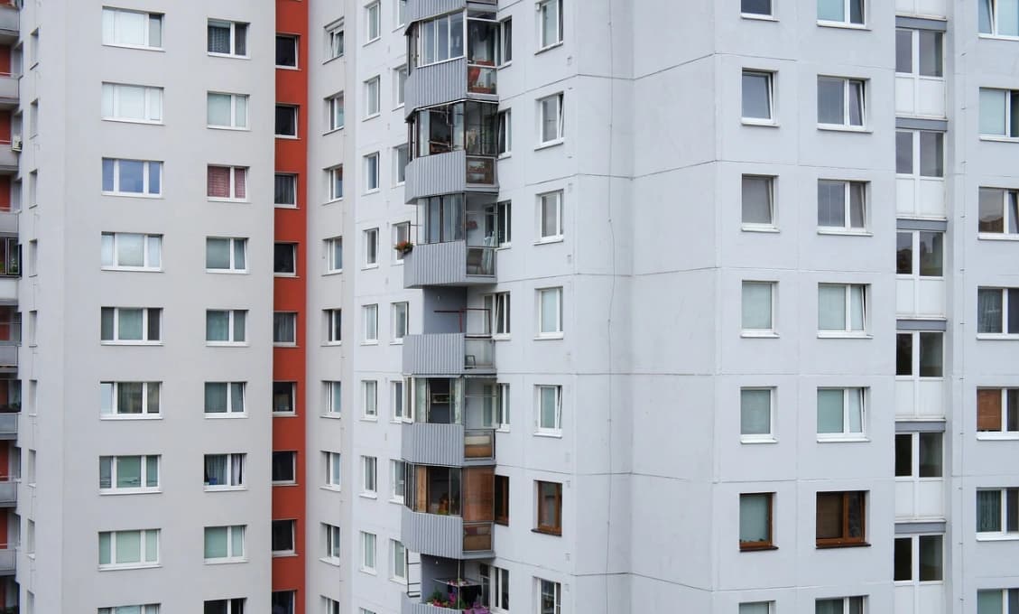 PANELÁKOM HROZÍ MASOVÉ BÚRANIE! Končí im totiž životnosť