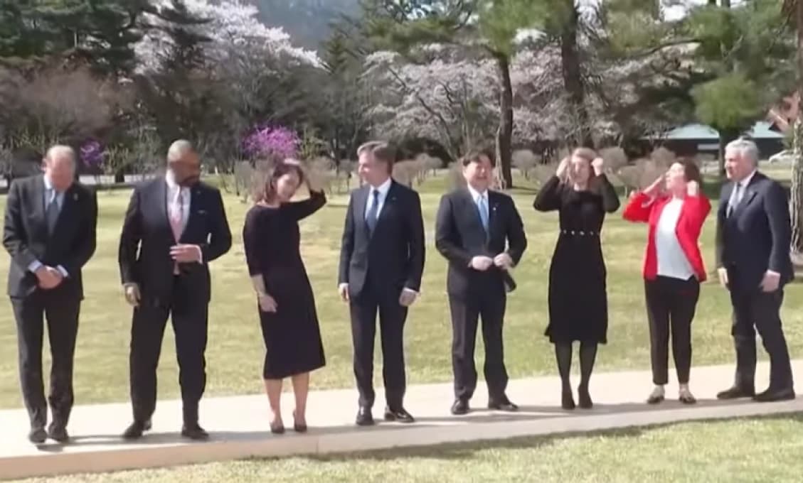 Čína ukázala skupine G7 vztýčený prst