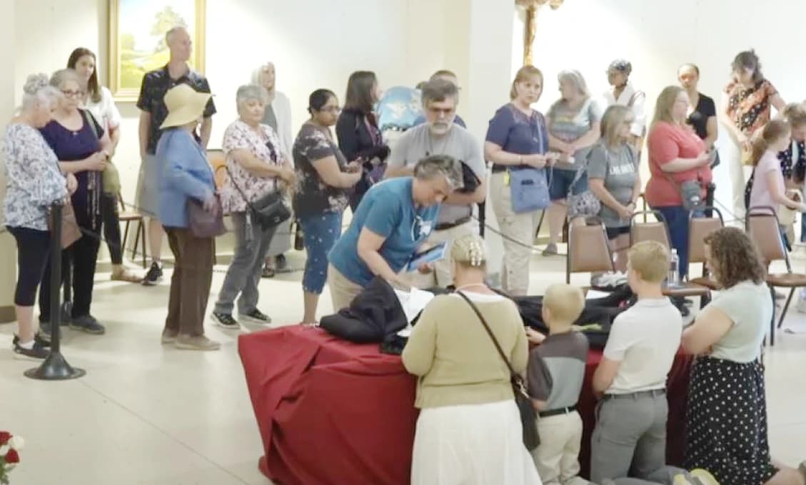 "Nerozkladajúca sa" mníška spôsobuje šialenstvo (video)