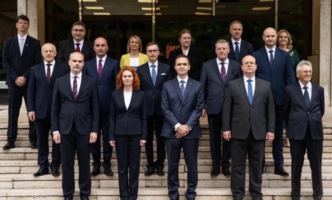 Začala sa schôdza, vláda predloží svoje programové vyhlásenie