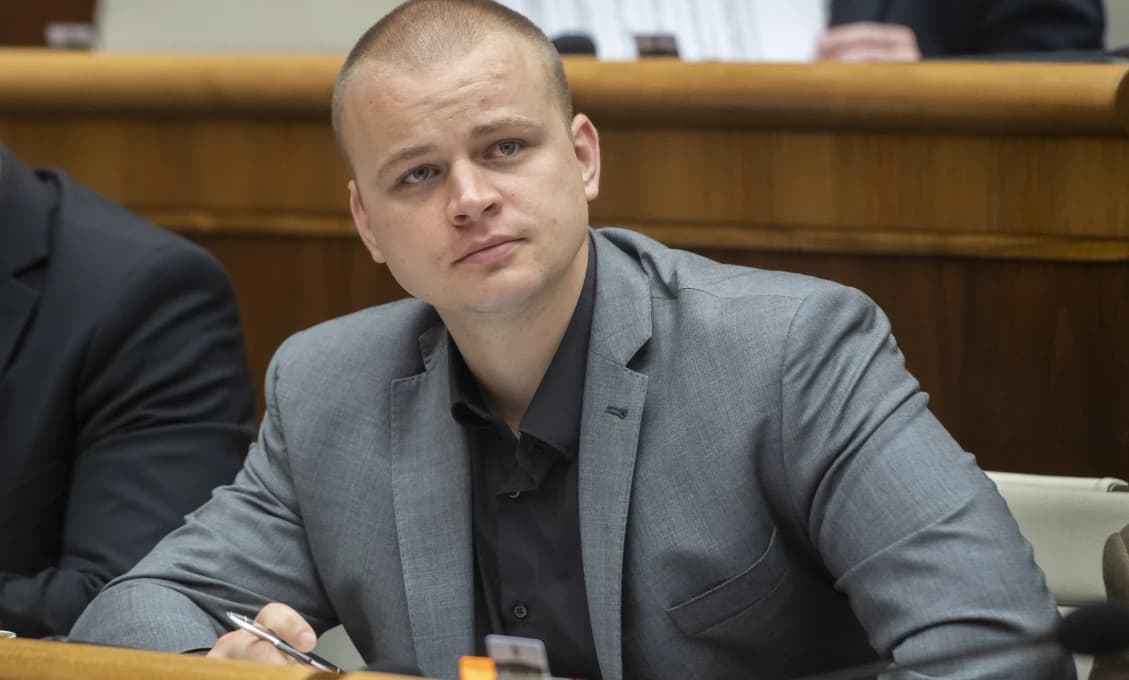 Mazurek poukazuje na NELEGÁLNYCH MIGRANTOV prekračujúcich naše hranice