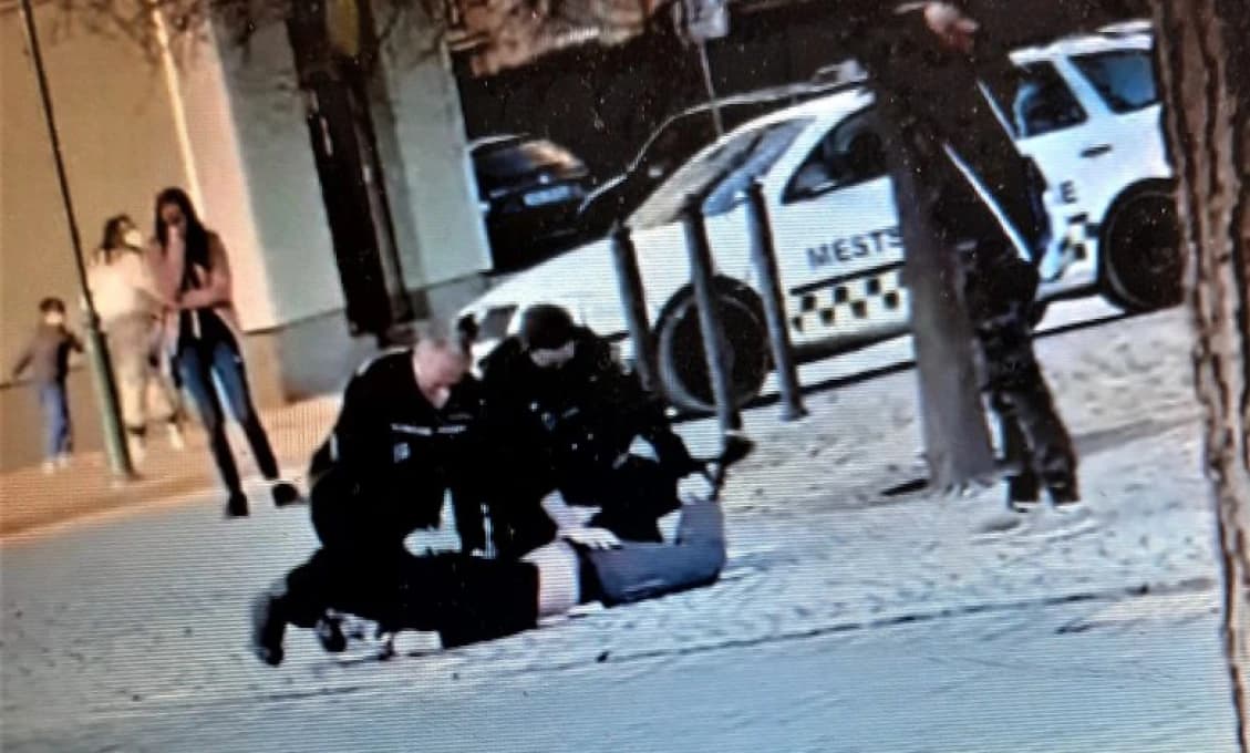 "Som hrdina od Mariupolu!" Vykrikoval AGRESÍVNY Ukrajinec v Plzni (VIDEO)