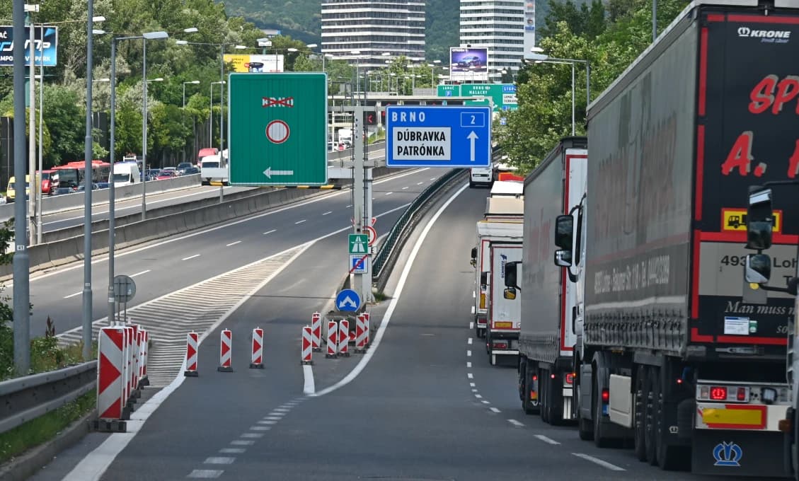 VODIČI POZOR! POLICAJTI UZATVÁRAJÚ TUNEL SITINA!