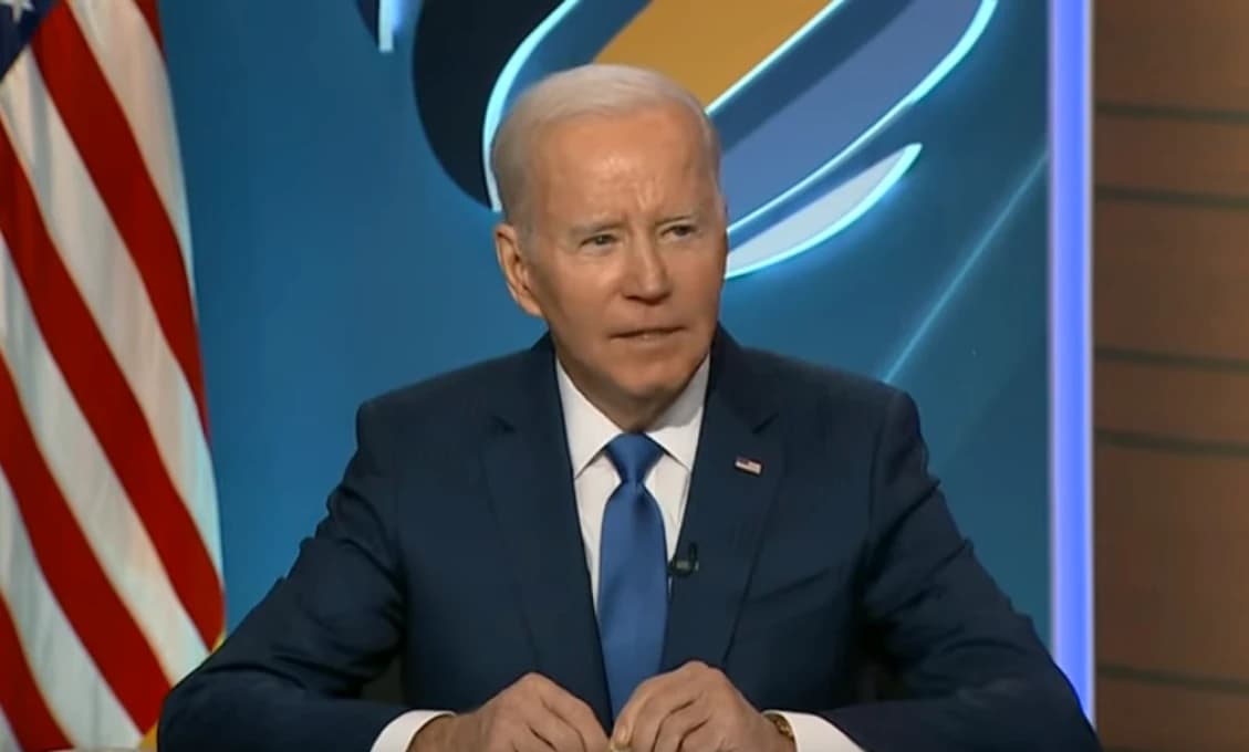 Biden egoisticky mlčal