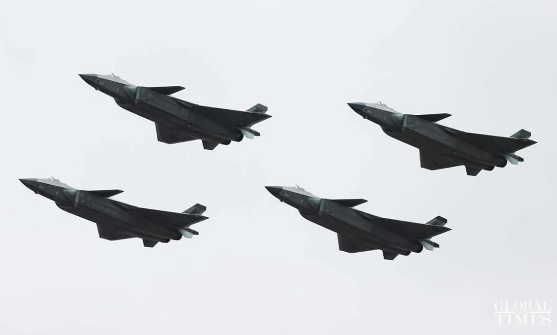 Čínska stealth stíhačka J-20 lieta s novými motormi