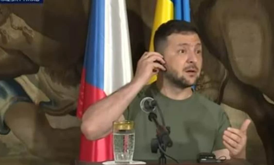 Dostane v televízii PADÁKA? Redaktor ČT položil otázku Zelenskému (VIDEO)