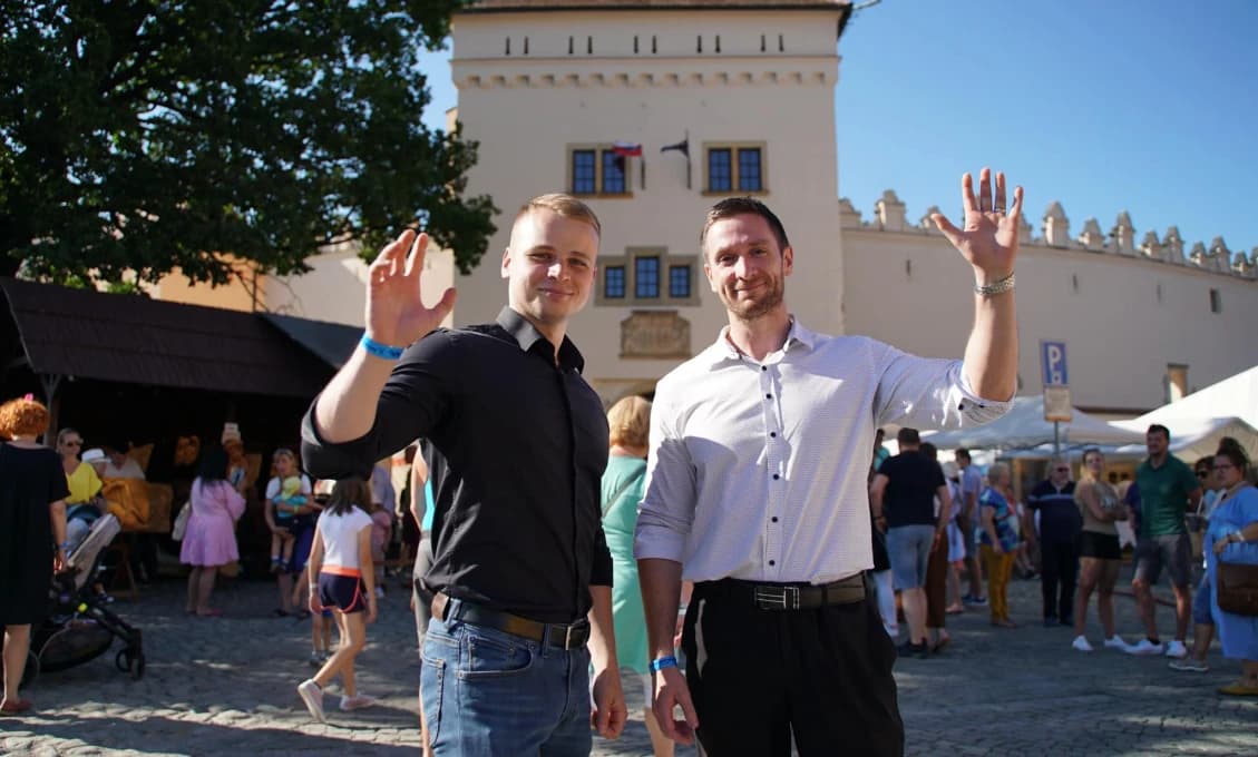 Kollár návštevu Detvy ZRUŠIL, Uhrík to na folklórnom festivale ROZTOČIL (VIDEO)