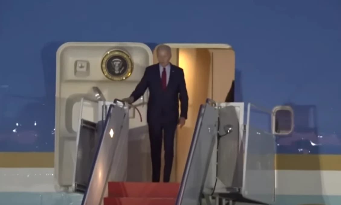 Biden priletel vo "veľkom štýle" (VIDEO)