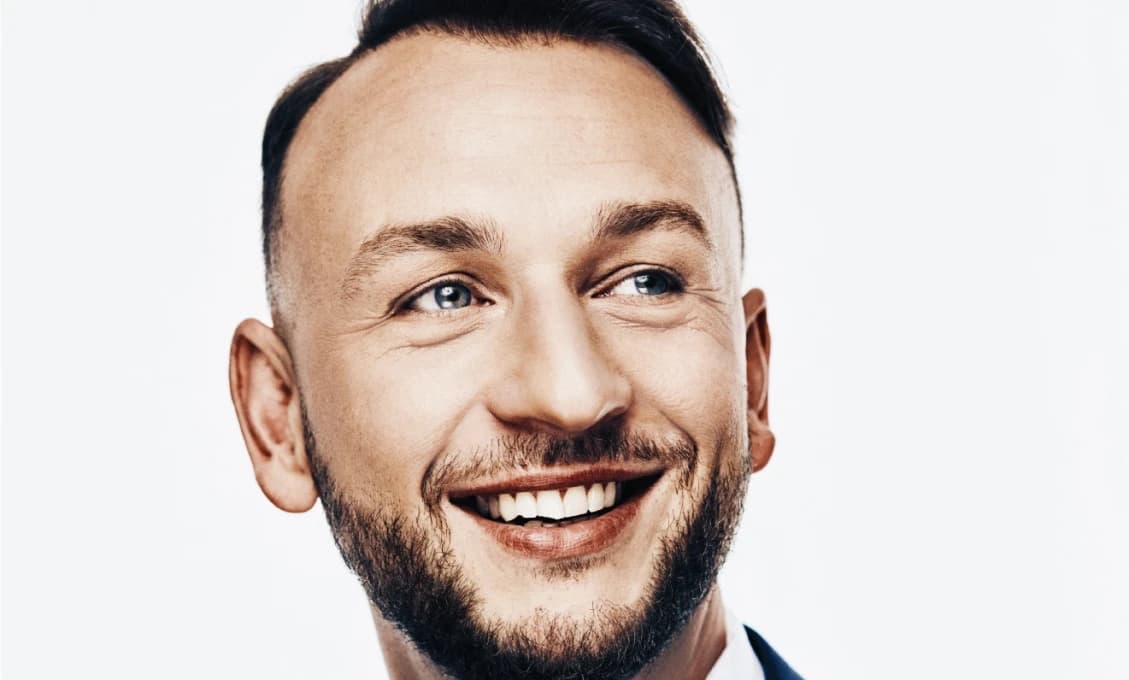 Publicista Šimečka hovorí o voličoch Smeru ako o SVINIACH, Šutaj Eštok reaguje