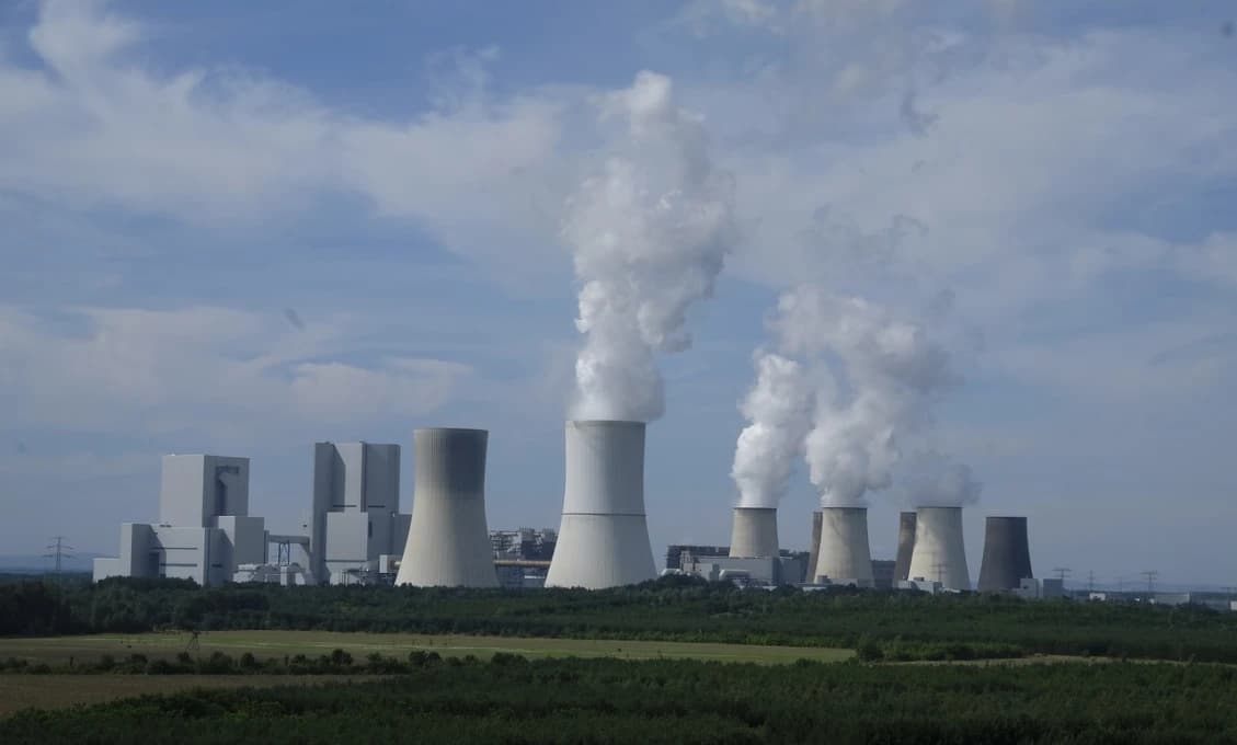 Američania idú na SLOVENSKU stavať nové JADROVÉ ELEKTRÁRNE