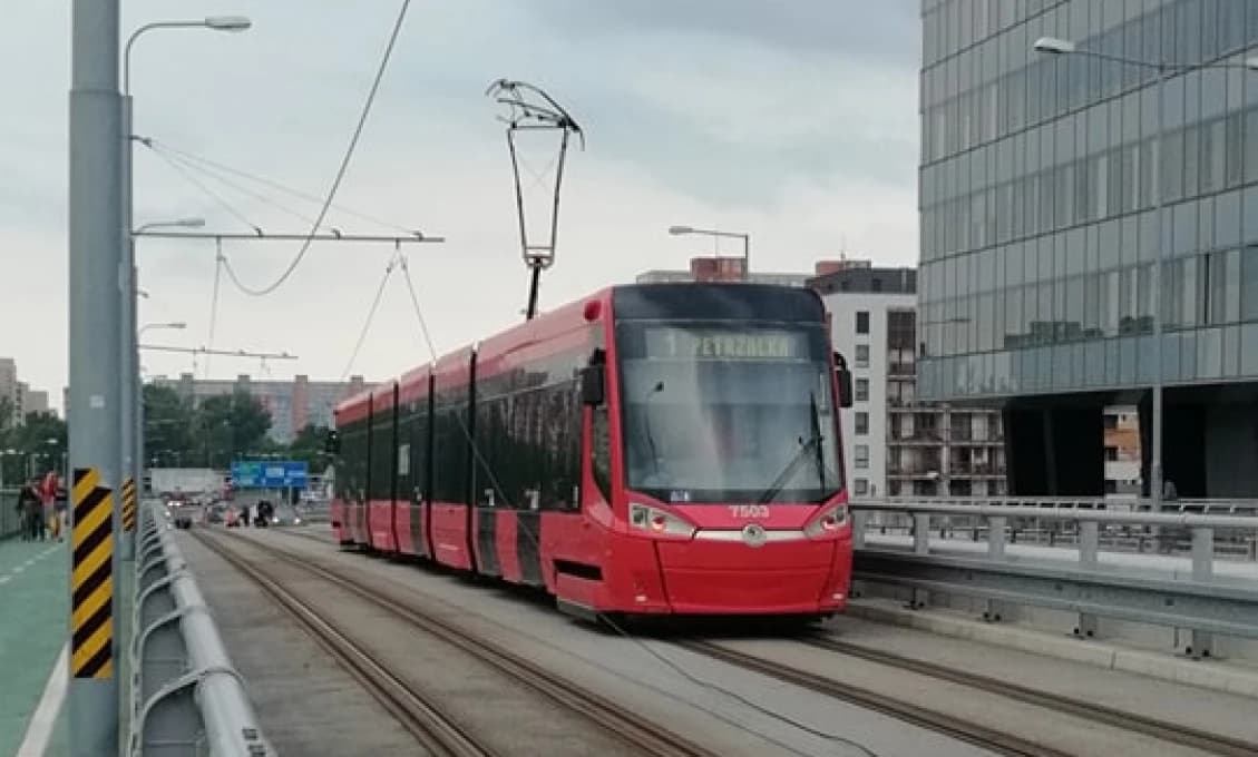 Bratislava: DPB opravuje trať na Jesenského, električky 1 a 4 jazdia cez tunel