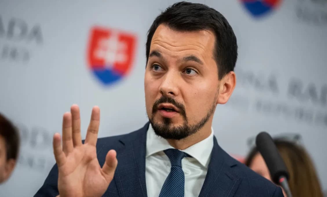ŠELIGA ÚTOČÍ: Ficovou politikou je zrušiť nezávislé inštitúcie a pchať sa Rusom!