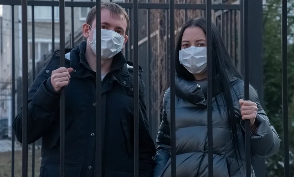 Lekár bije na poplach: COVIDOVÉ REŠTRIKCIE BOLI LEN OCHUTNÁVKA!