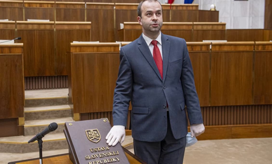 PODMANICKÝ: Progresívno-matovičovské vlády ROZBILI ŠTÁT na márne kúsky