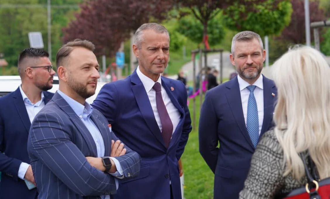 Odborník o oblečení našich politikov: Niektorí sa vedia "dogabať"!