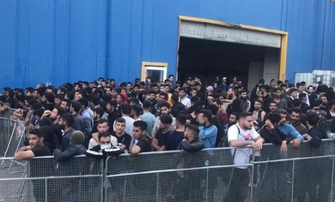 SITUÁCIA JE KRITICKÁ! Migranti vo Veľkom Krtíši sa búria (VIDEO)