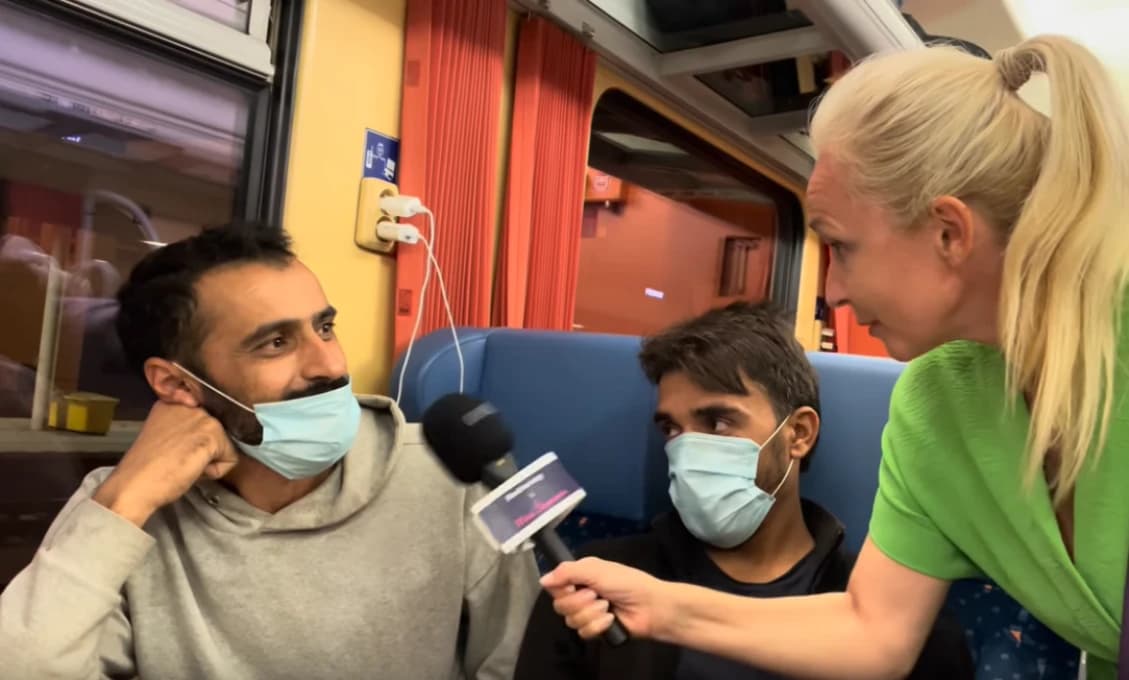 Migranti v IC-ečku: Sme zo Sýrie, ideme si pre papiere, pokračujeme do Nemecka