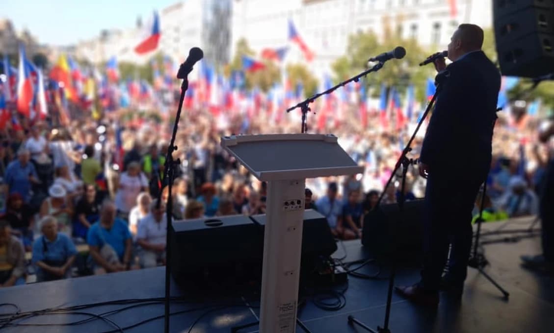 Prahou kráča stotisícová protivládna demonštrácia (VIDEO+GALÉRIA)