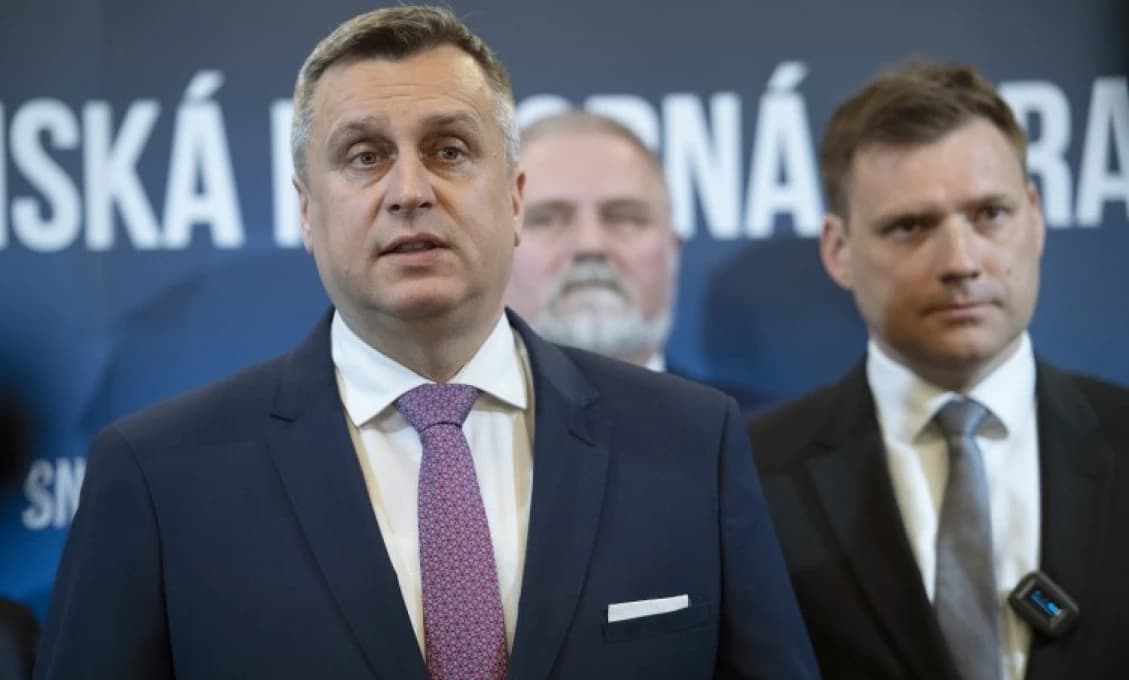 SNS: Čím skôr ukončiť túto nikým nevolenú vládu prezidentky Čaputovej!