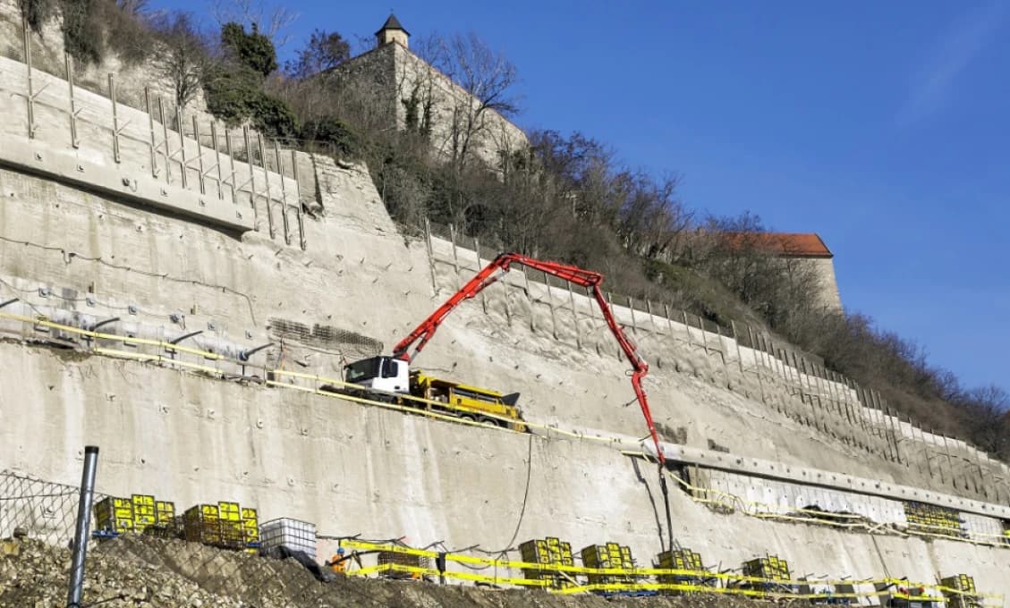 KPÚ nahral developerom: Porucha hradného múru asi nesúvisí s výstavbou Vydrice (FOTO)