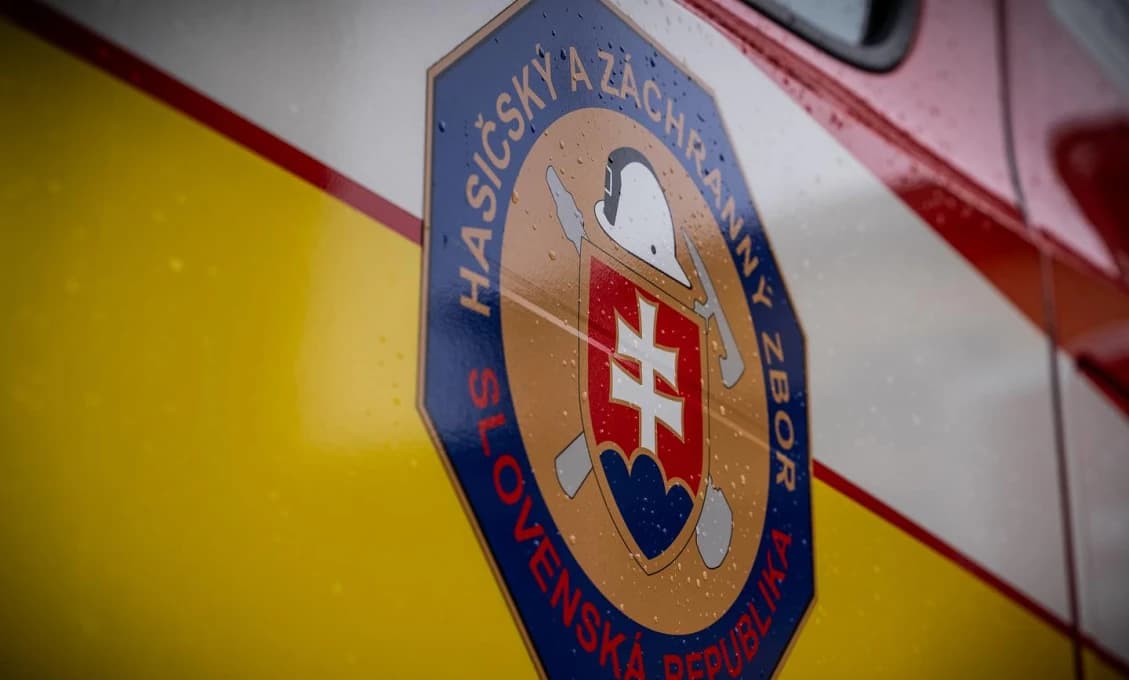 Dúbrava: V rodinnom dome horí kotol, jeden človek sa nadýchal splodín horenia