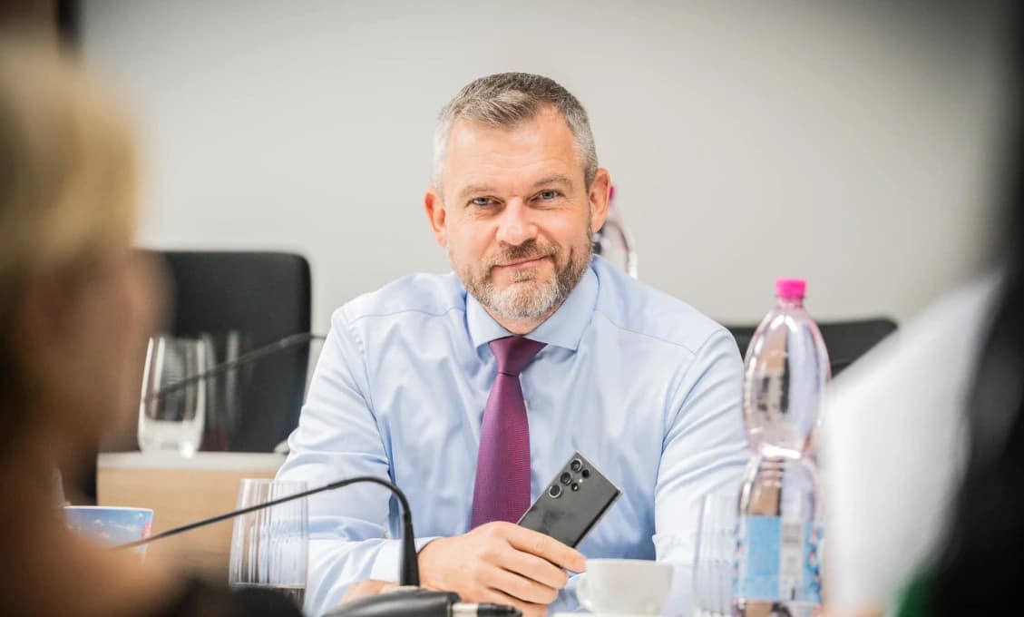 Peter Pellegrini stretol Máriu, ktorá nosí v mobile TIETO jeho fotky! (FOTO)