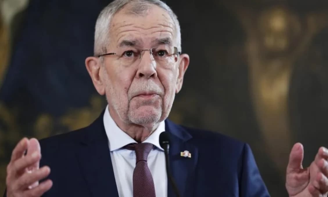 MEDZINÁRODNÝ ŠKANDÁL! Moldavský prvý pes pohrýzol rakúskeho prezidenta (FOTO)