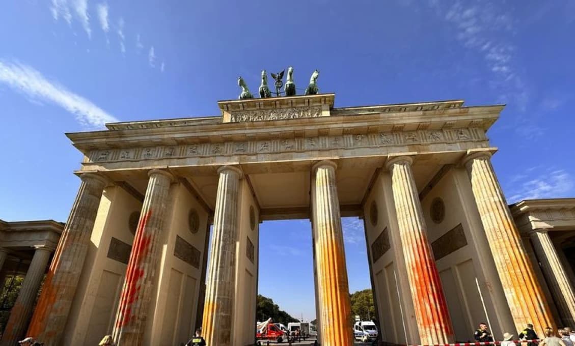 Brandenburská brána - ďalší pozdrav od KLIMATICKEJ MLÁDEŽE!