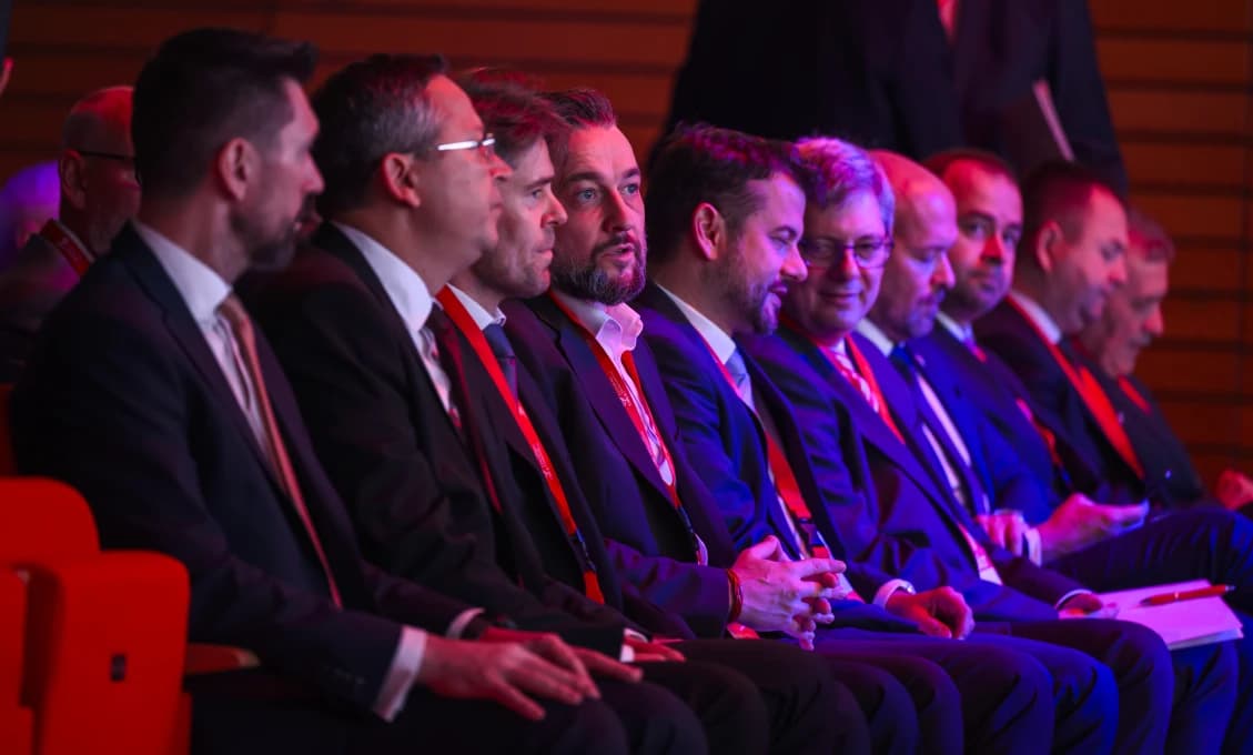 Fico na sneme Smeru: STOJÍM ZA ROZHODNUTIAMI MINISTRA VNÚTRA! (VIDEO)