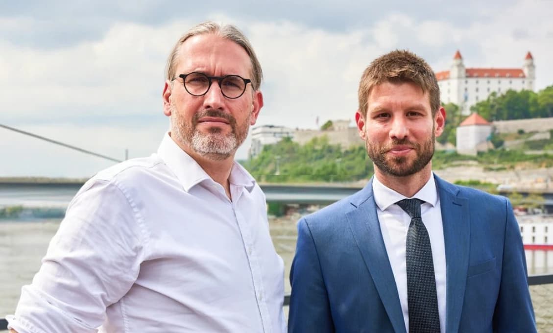 ABSOLÚTNE NEPRÍPUSTNÉ! Pácha PROGRESÍVNY POMÄTENEC Hojsík v Europarlamente voči Slovensku VELEZRADU?
