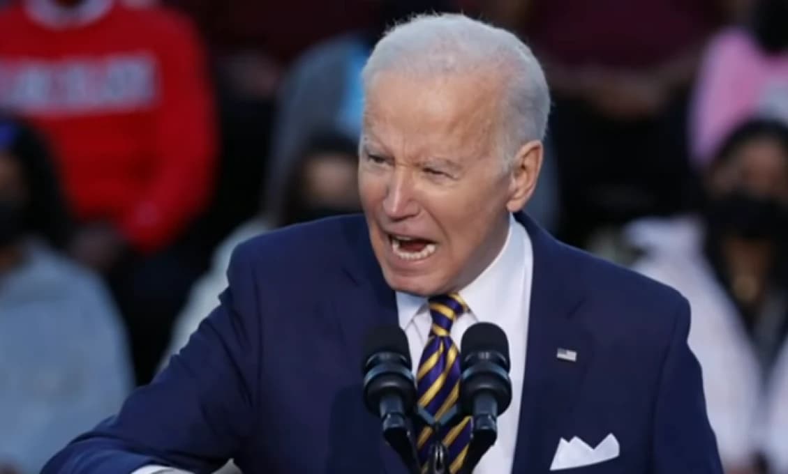 Bidenovi opäť ušiel jazyk. Povedal, že má kód, ktorý môže vyhodiť do vzduchu celý svet