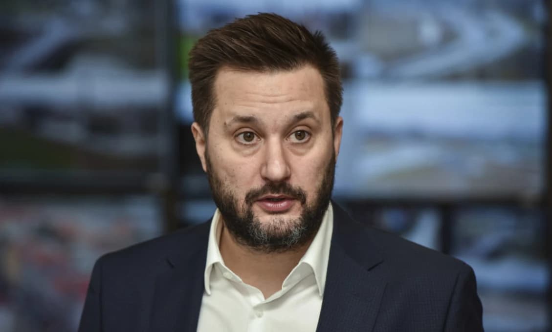 Magistrát Bratislavy MUSÍ vrátiť Vajanského nábrežie do PÔVODNÉHO STAVU! (FOTO)
