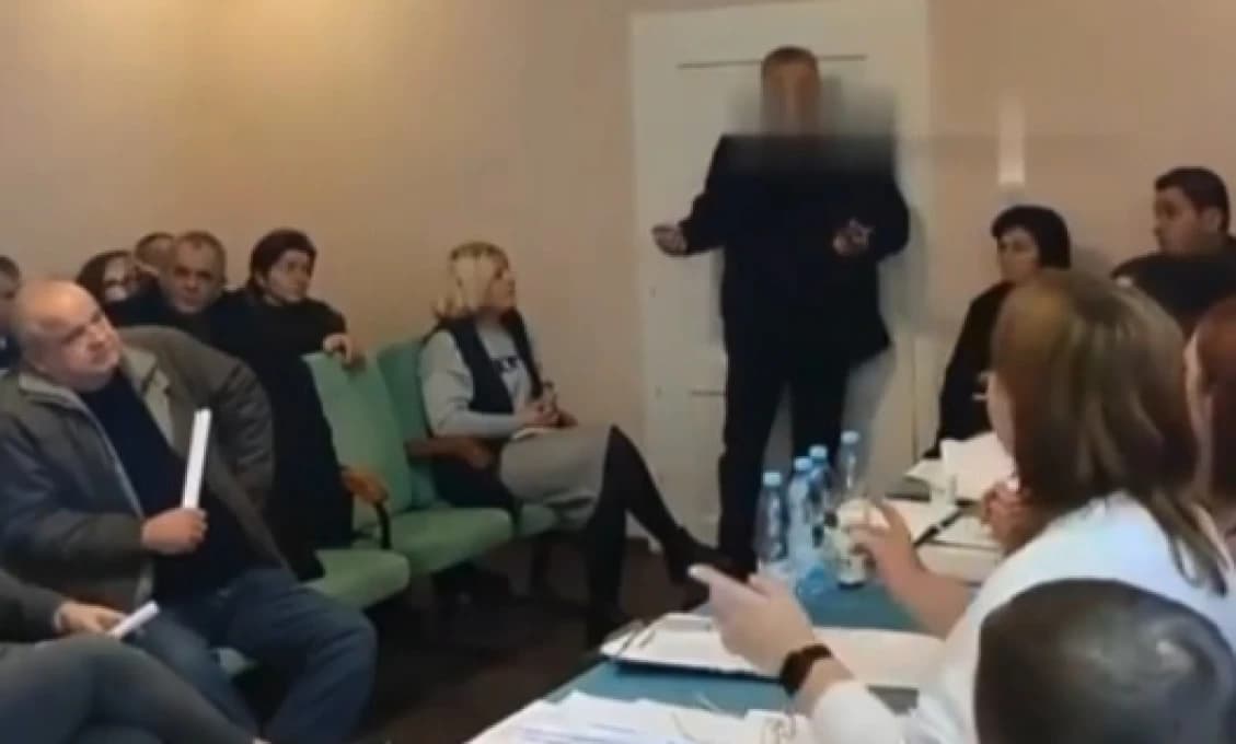 VIDEO: Ukrajinský starosta odpálil na zasadnutí tri granáty! 26 zranených, 6 z nich v kritickom stave!