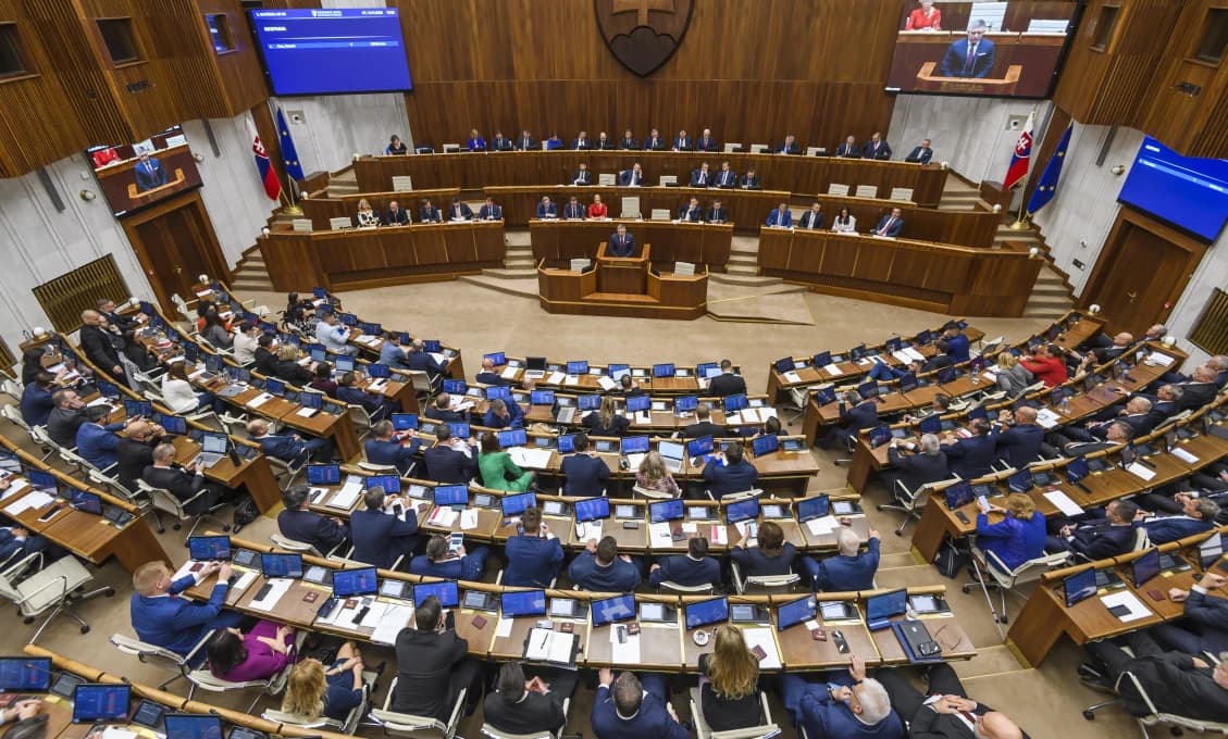 Konsolidačný balíček zníži príspevok pre RTVS, zvýši tiež súdne poplatky