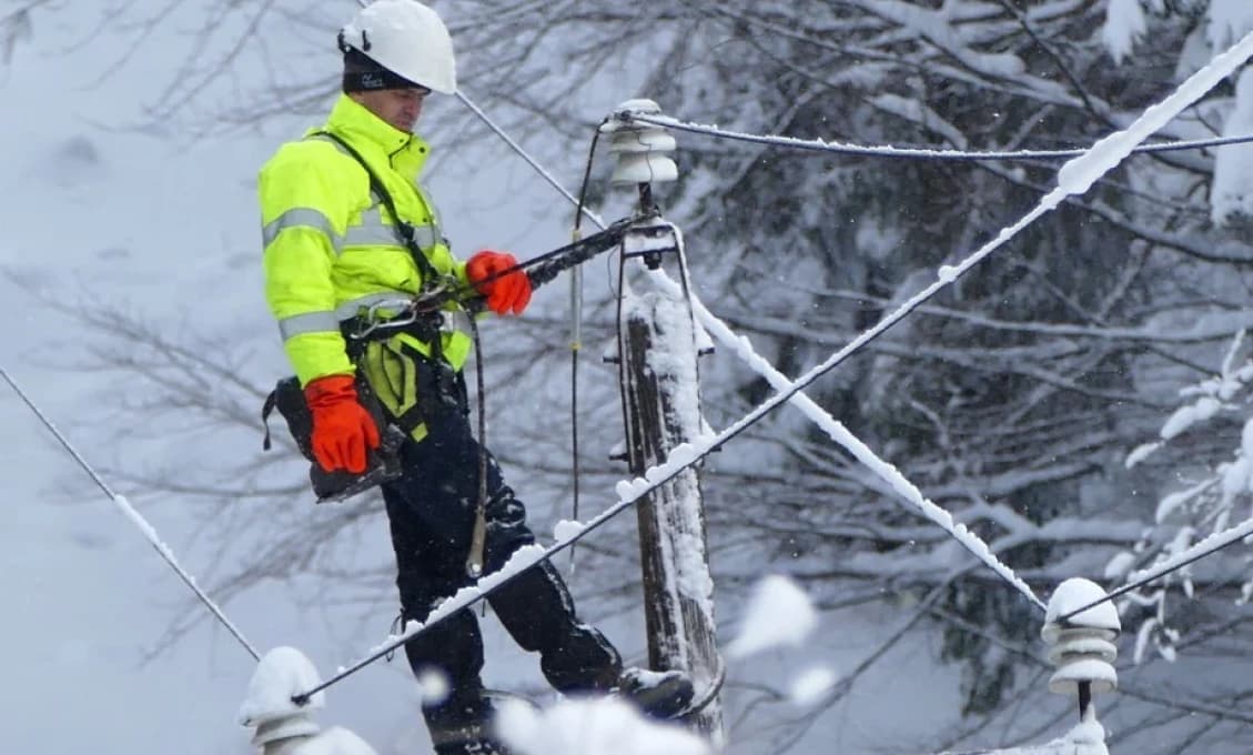 VIANOCE BEZ ELEKTRINY: Na strednom Slovensku je už piaty deň kritická situácia