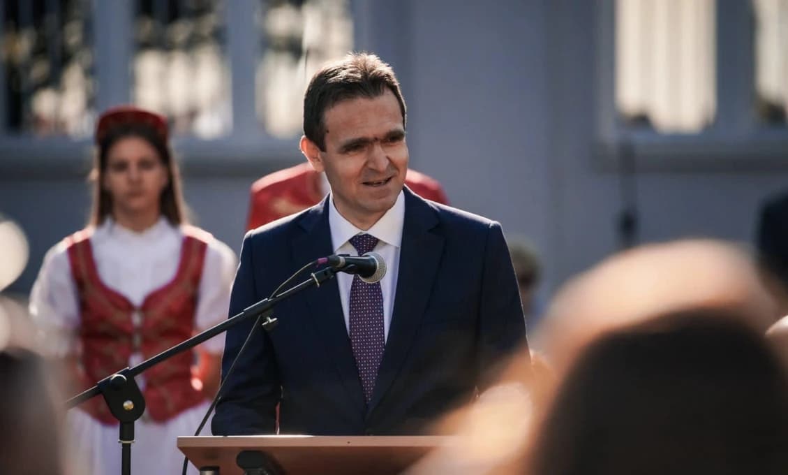 Čaputovej „záložný“ premiér mal potrebu vyjadriť sa. „Zrazudemokrat“ je zúfalý z nedostatku práva na Slovensku