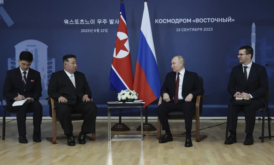 URÝCHLITE PRÍPRAVU NA VOJNU, hromží Kim. Kórea podľa USA vyzbrojuje Rusko