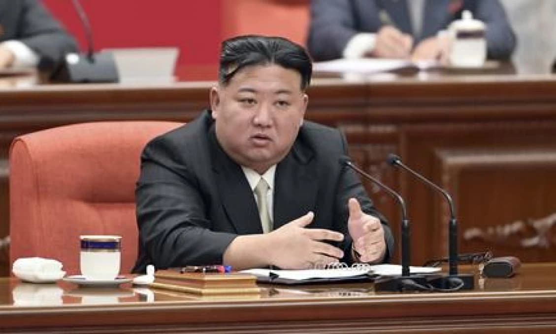 Severokórejský vodca Kim Čong-un hovorí o napadnutí a definitívnom zničení Južnej Kórey a USA. Tie začali viesť bilaterálne rozhovory