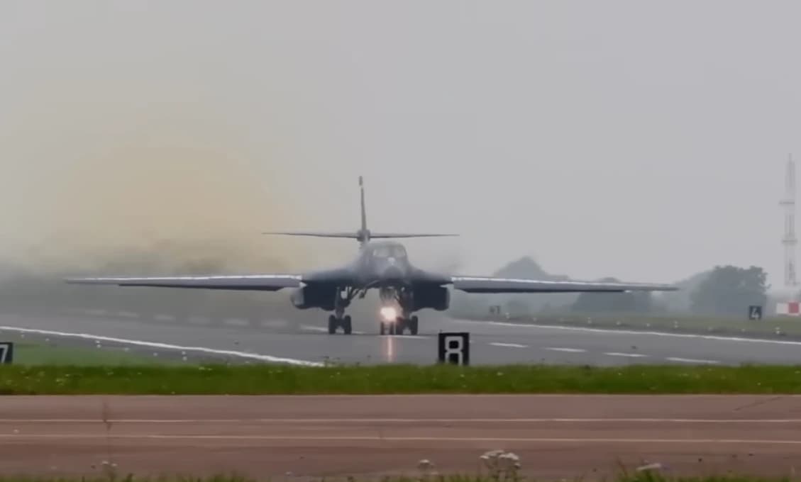 Spadol im bombardér! (VIDEO)