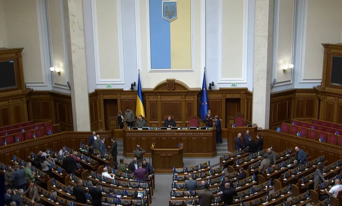 Vážení poslanci, nech sa páči na front! Emotívny prejav Valeria Zalužného