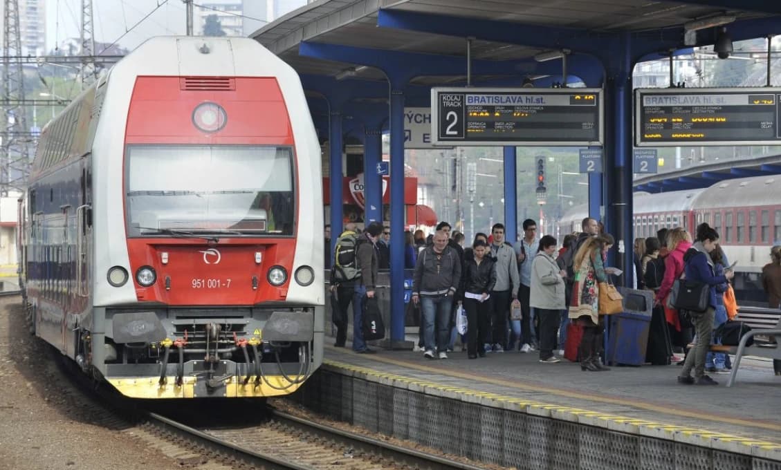 Silné mrazy páchajú škody: LÁMU sa KOĽAJNICE, pre vlaky platia obmedzenia