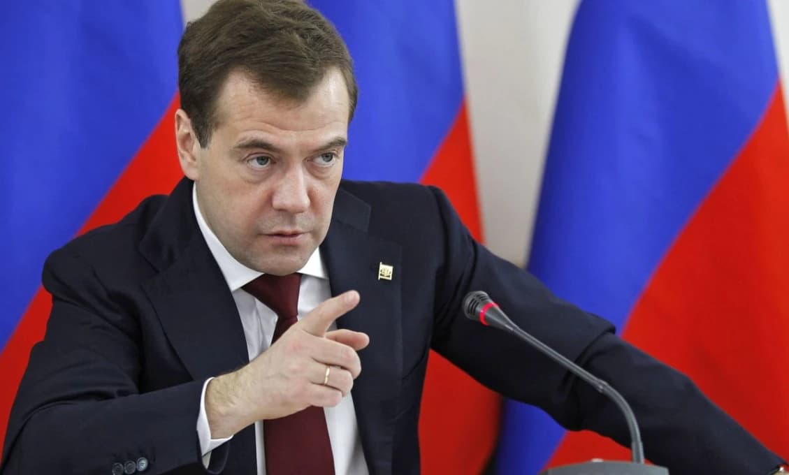 Medvedev hrozí JADROVÝMI ZBRAŇAMI!