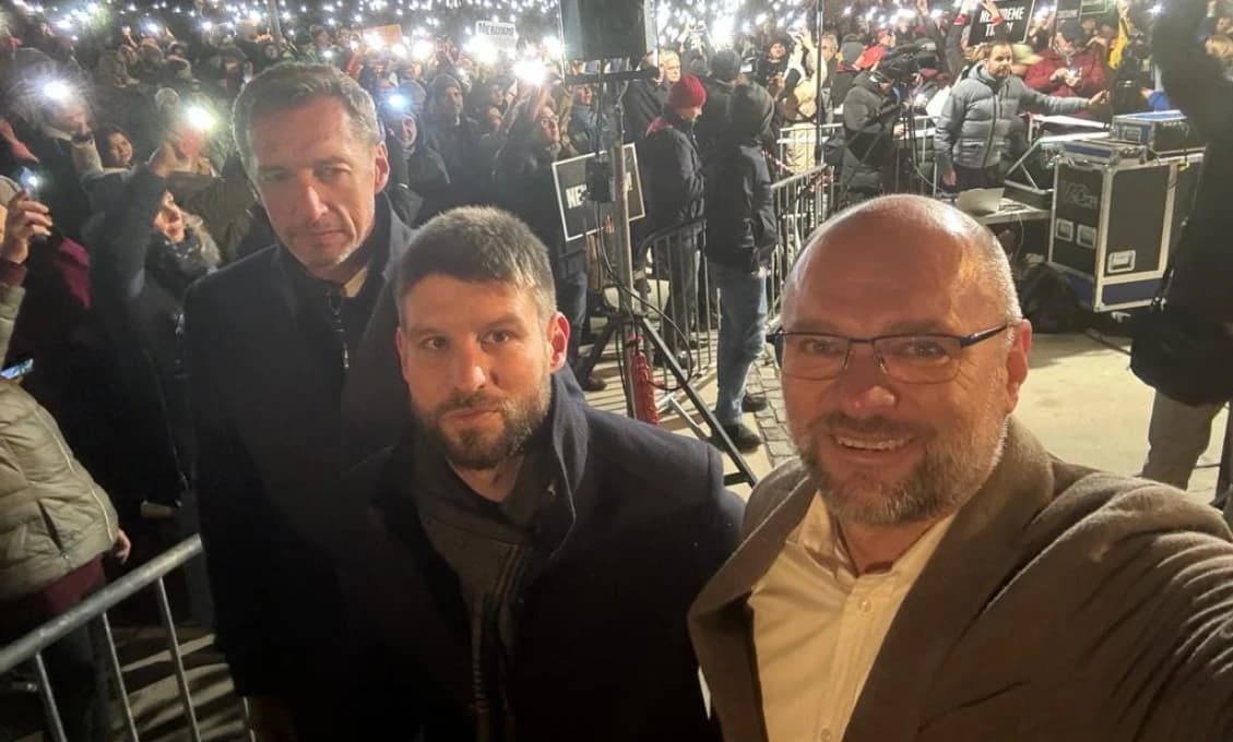 Politológ vysvetľuje, do akej žumpy sa prepadla kultúra politiky na Slovensku