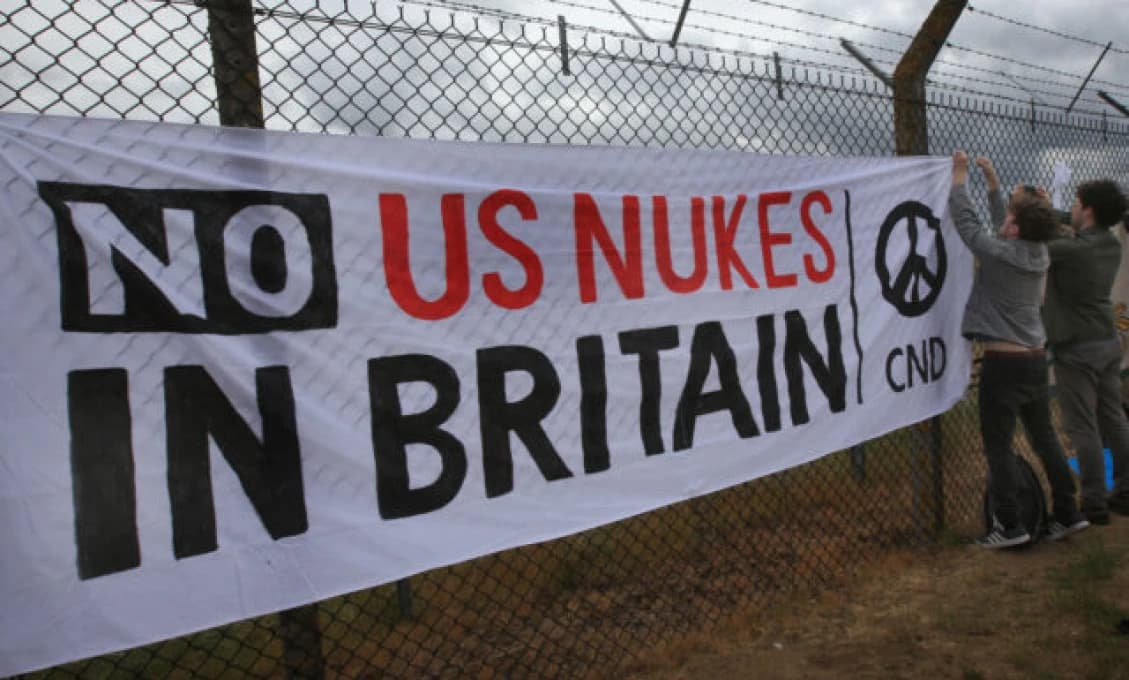 NAPÄTIE NARASTÁ: USA chcú rozmiestniť jadrové zbrane v Británii! Moskva reaguje